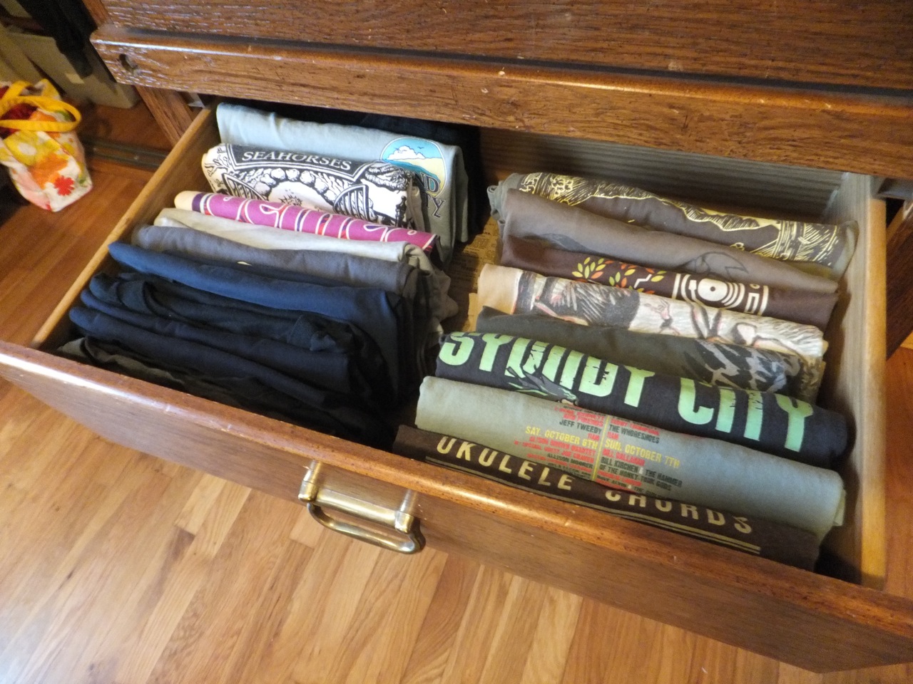 How to Organize T Shirts? 