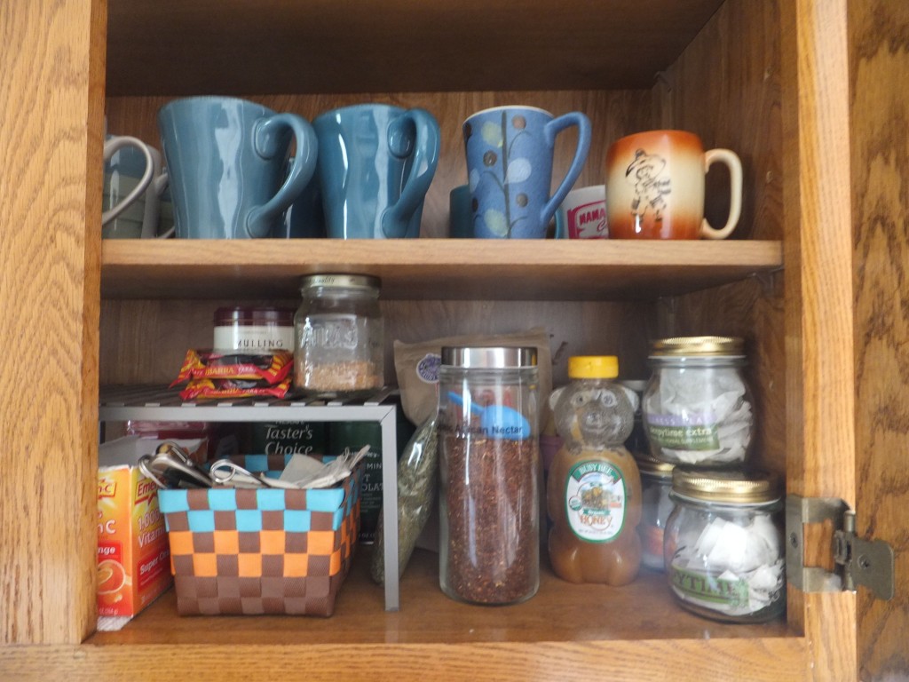 https://149453710.v2.pressablecdn.com/wp-content/uploads/2013/04/bella-kitchen-organizing-mugs-1024x768.jpg