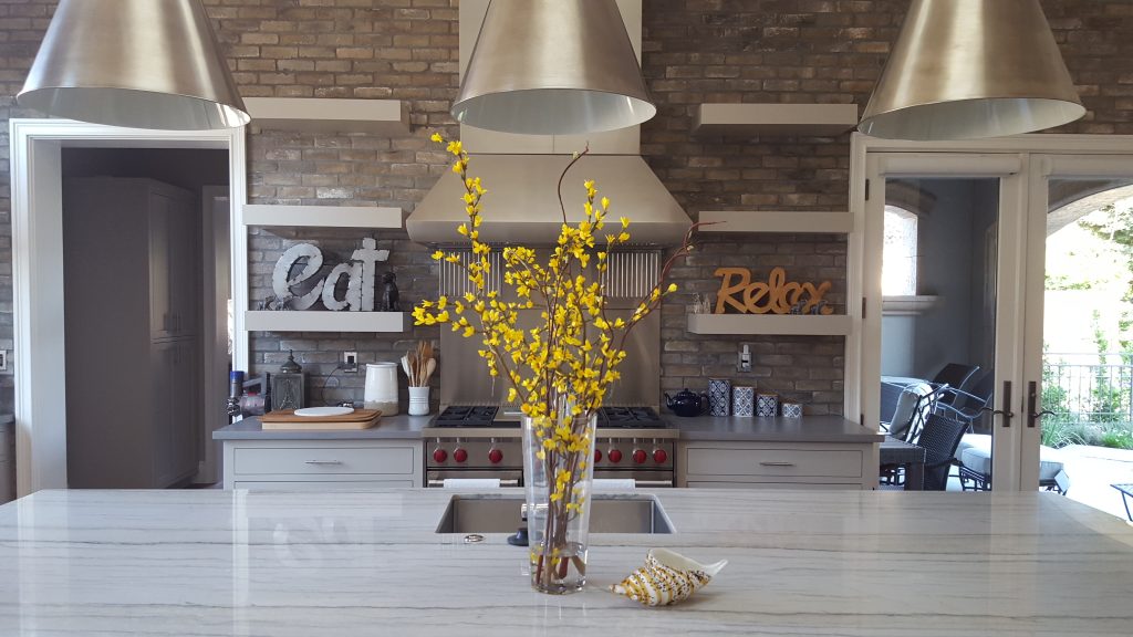 kitchen design eat relax signs vase of yellow flowers Bella Organizing Professional home organizers and residential packing and moving management company serving the San Francisco Bay Area.